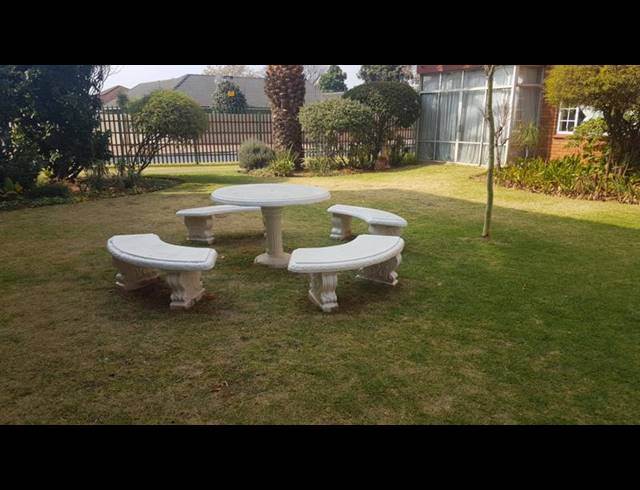 2 BEDROOM APARTMENT FOR SALE IN MALVERN EAST EXT